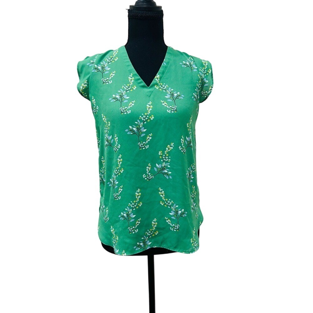 LOFT Floral V-Neck Blouse Womens XSP Green Excellent Cap Sleeve Pleated Back Top
